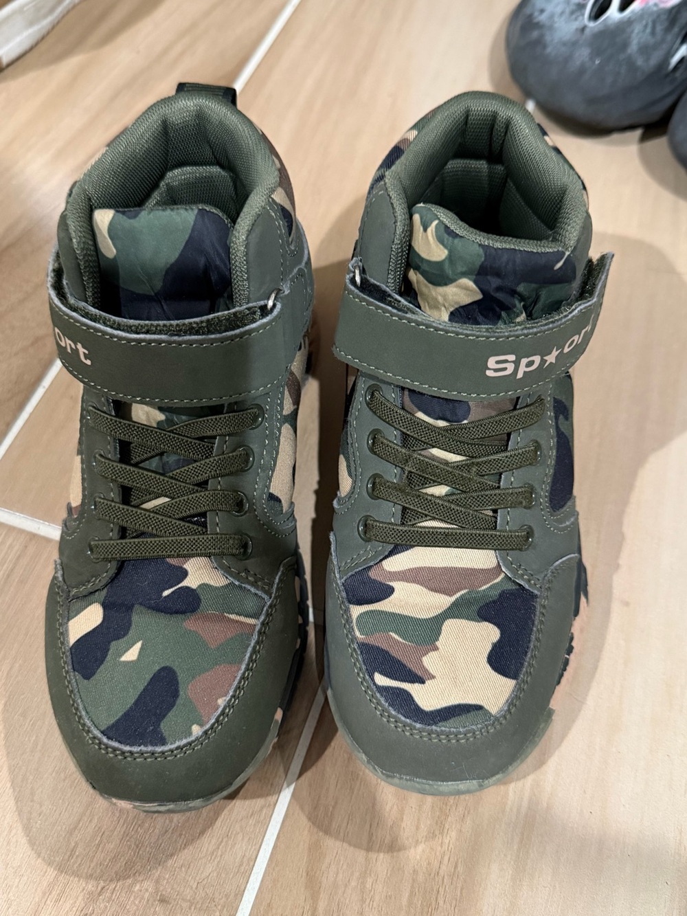 ‼️ Kids Camo High-Top Sneakers - Olive Green size 1/1.5c
